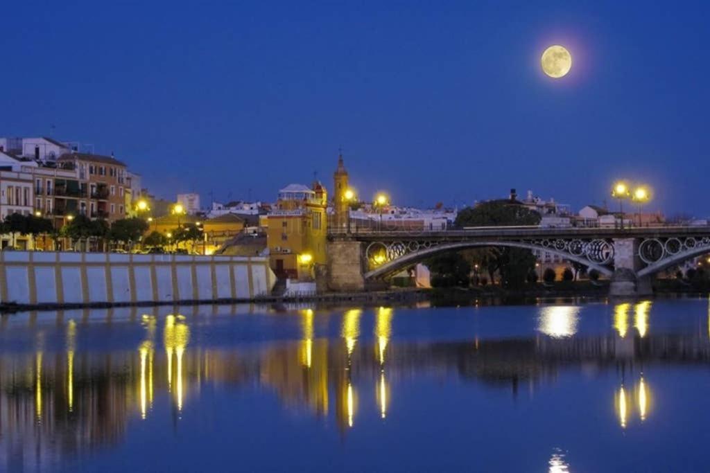 Luminoso A Pies Del Puente De Triana * Sevilla